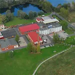 Kosmonauty Wroclaw-airport Hotel