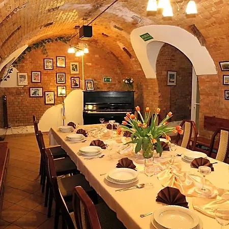 Kosmonauty Wroclaw-airport Hotel 3*