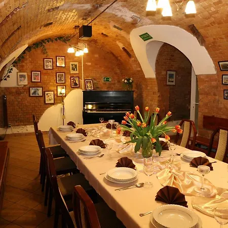 Kosmonauty Wroclaw-airport Hotel 3*